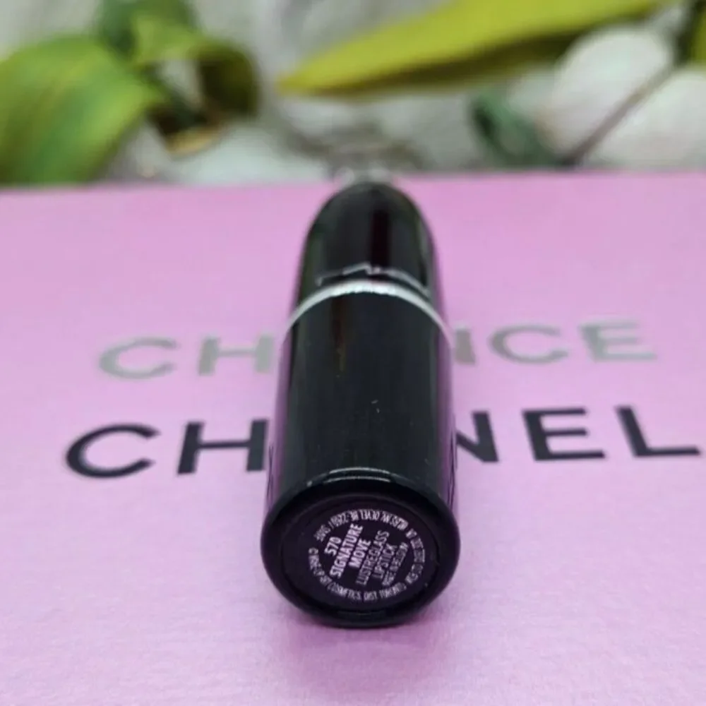 M·A·C Lustreglass Sheer Shine Lipstick 570 Signature Move